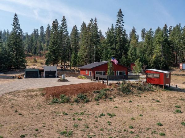 33825 N Dunn Rd, Chattaroy, WA 99003