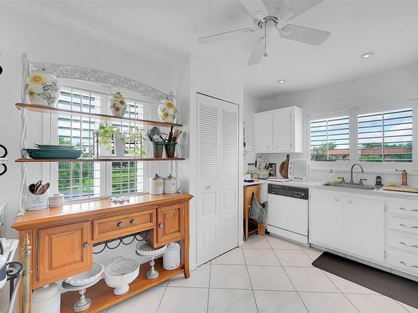 9481 Sunrise Lakes Boulevard, Unit 310, Sunrise, FL 33322