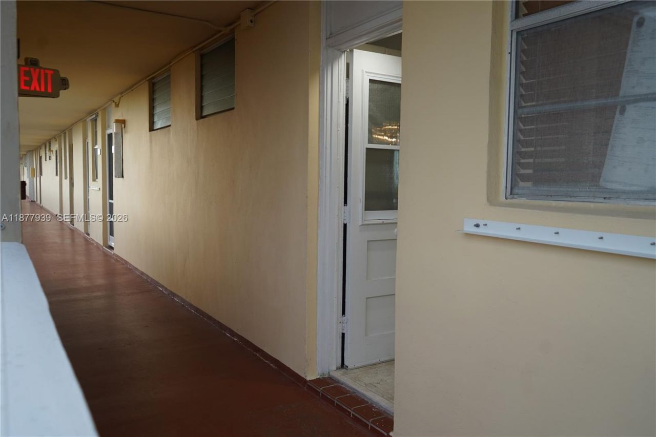 2999 Point East Dr, Unit C614, Aventura, FL 33160 Photo