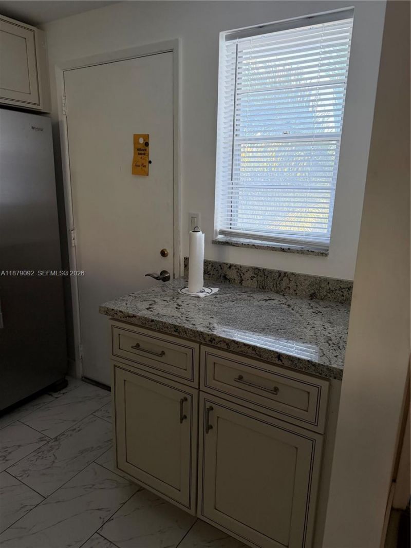 901 NE 14th Ave, Unit 305, Hallandale Beach, FL 33009 Photo