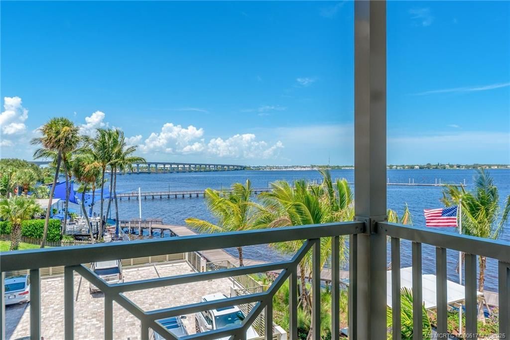 41 SW Seminole Street, Unit 305, Stuart, FL 34994 Photo