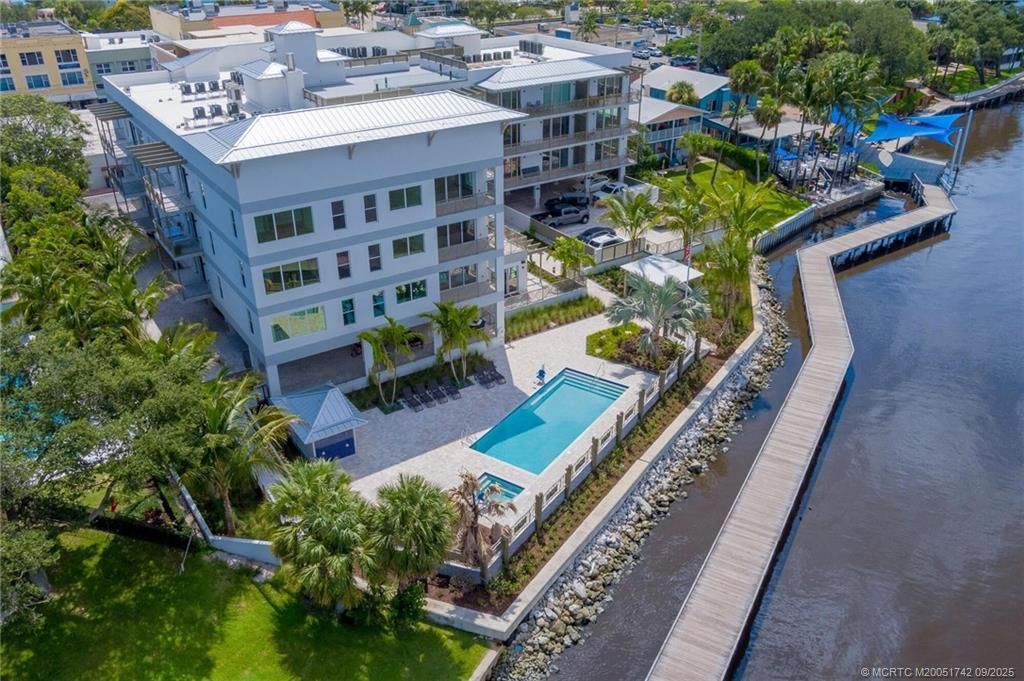 41 SW Seminole Street, Unit 305, Stuart, FL 34994 Photo