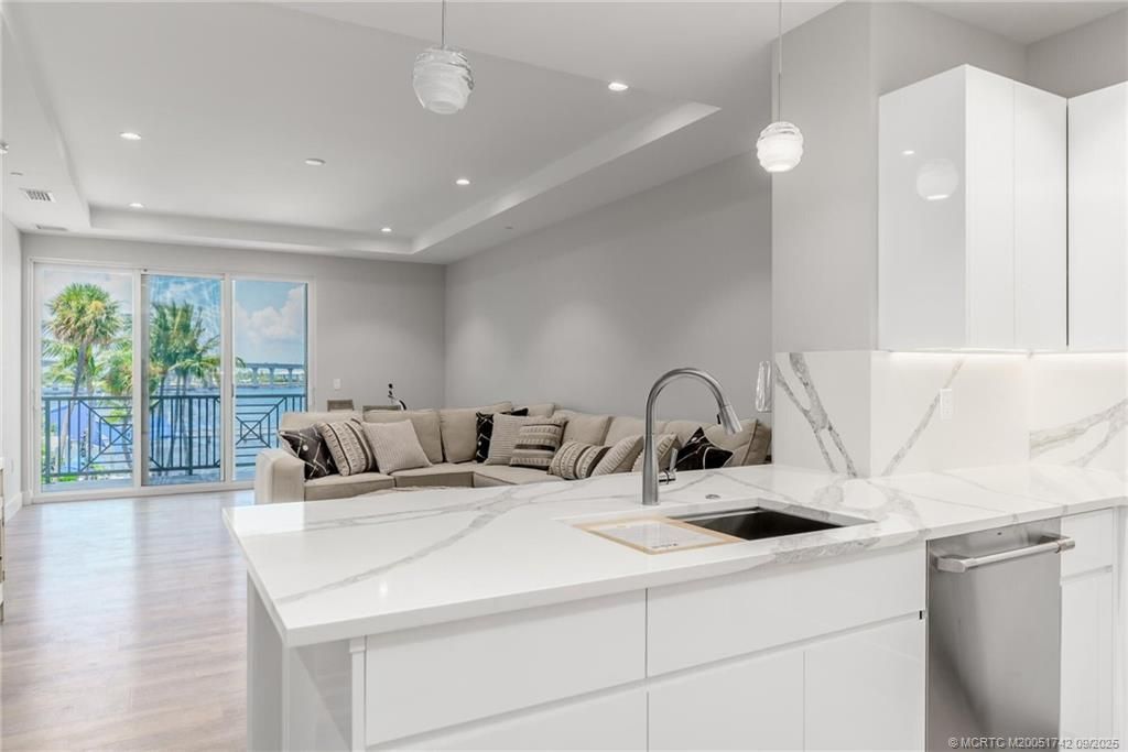 41 SW Seminole Street, Unit 305, Stuart, FL 34994 Photo