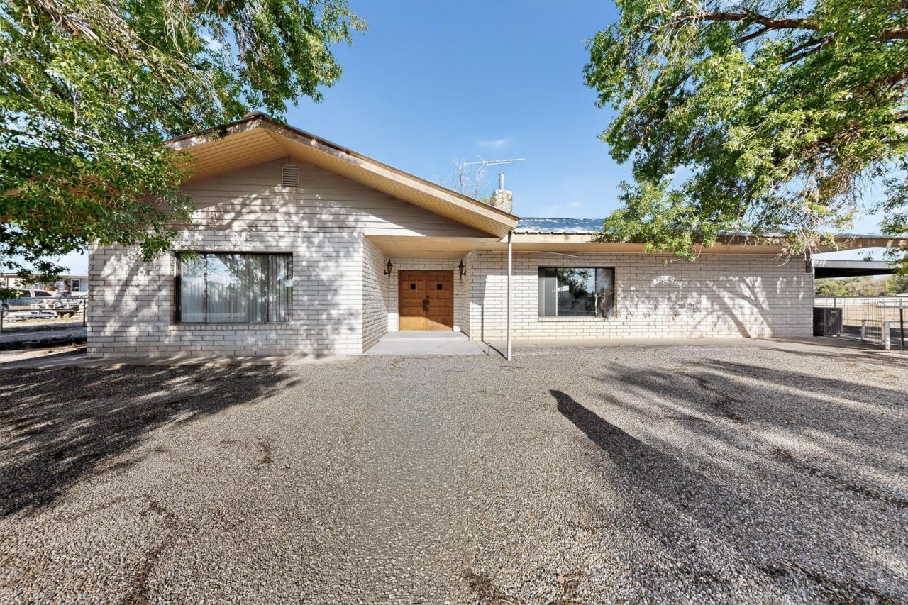 8 Palomas Road, Los Lunas, NM 87031 Main Photo