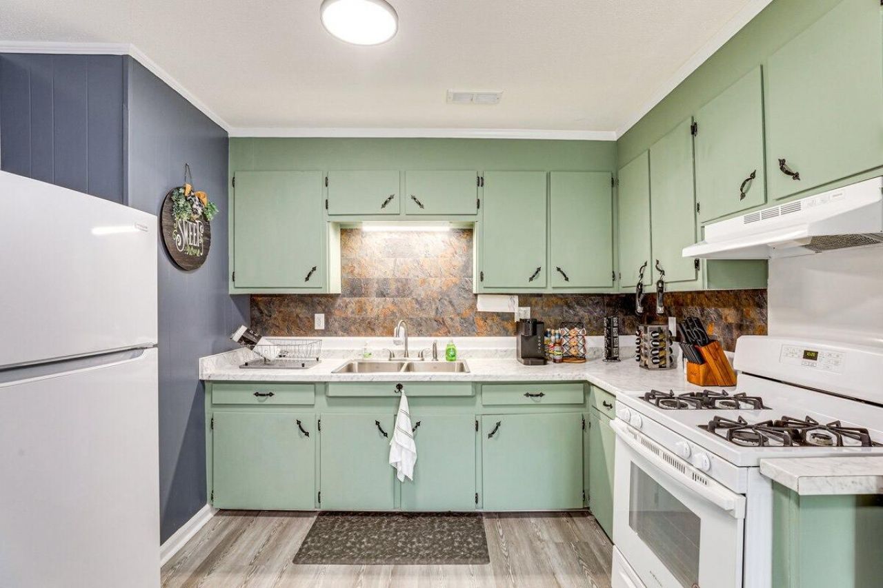 251 Industrial Road Photo 6