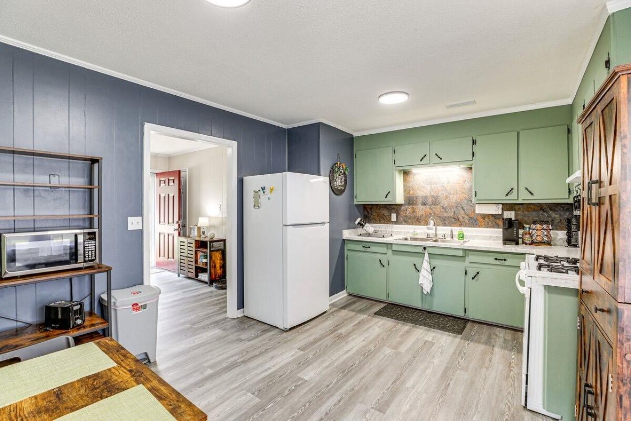 251 Industrial Road Photo 8