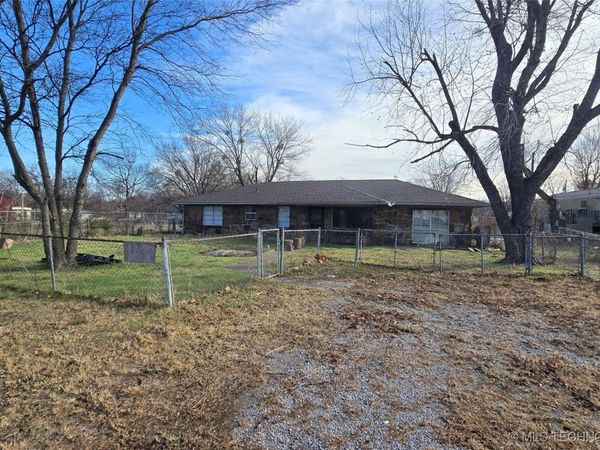 303 Chickasaw Street , Savanna, OK 74565