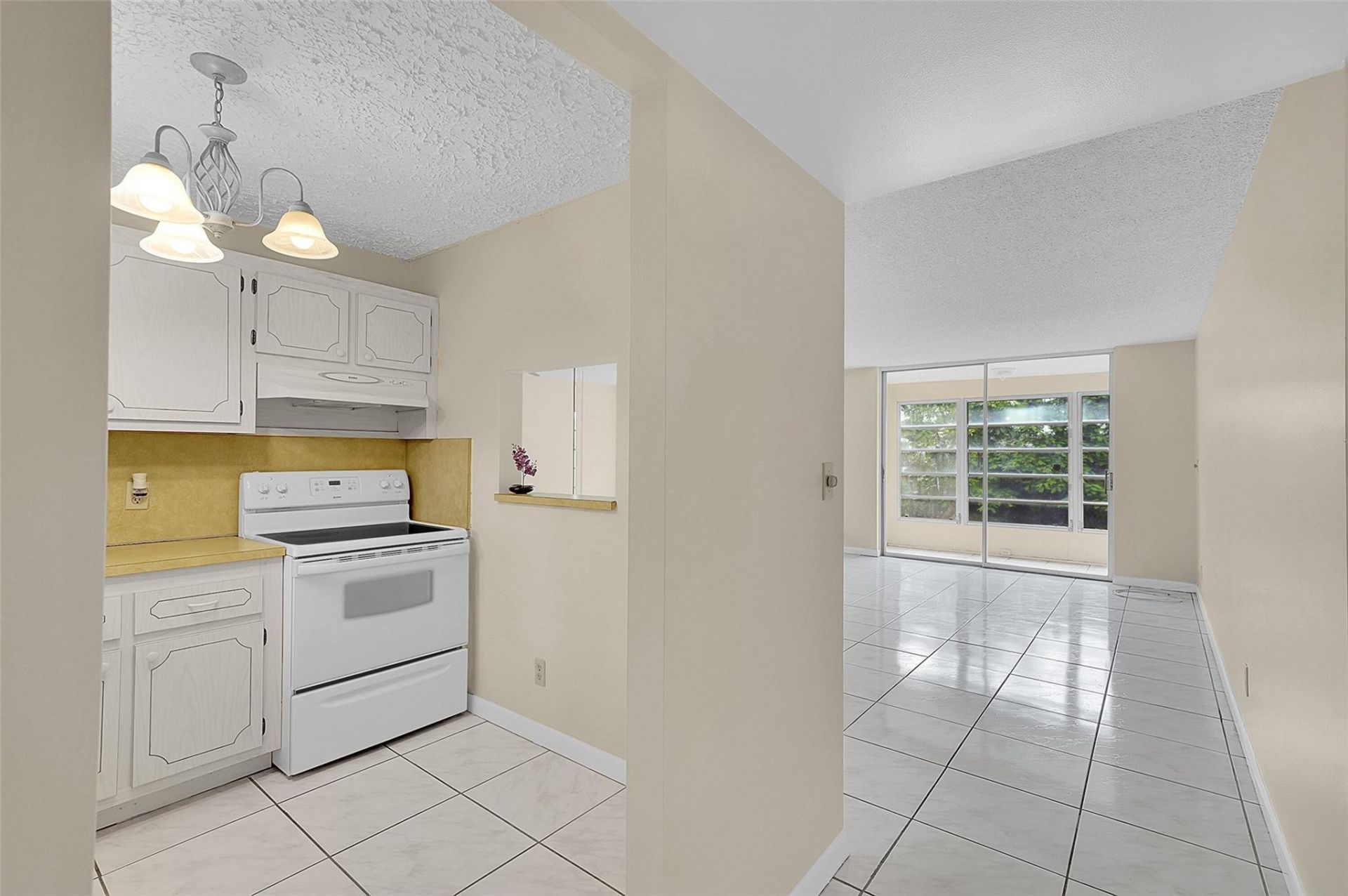 9460 Sunrise Lakes Boulevard, Unit 106, Sunrise, FL 33322 Photo