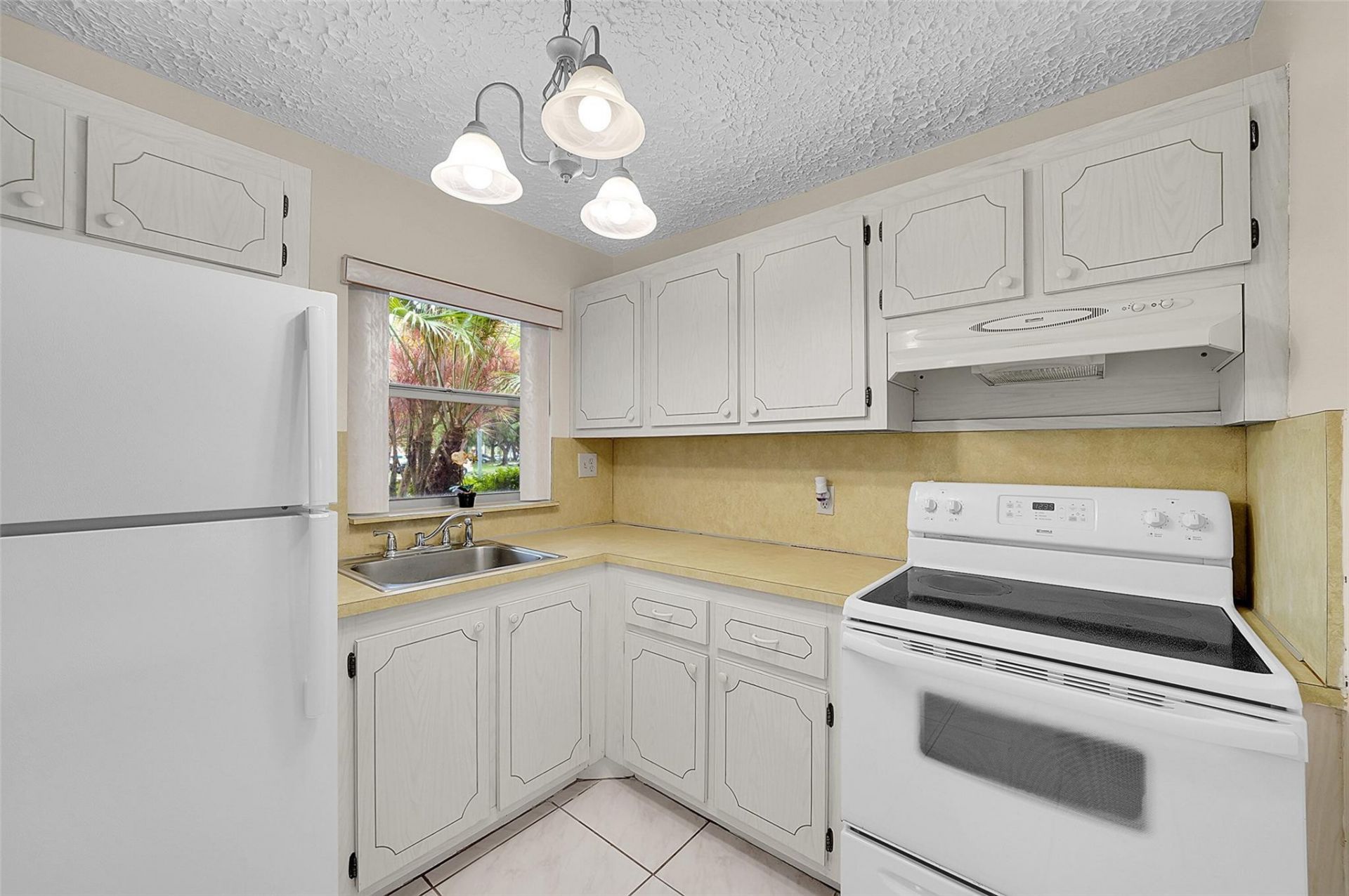 9460 Sunrise Lakes Boulevard, Unit 106, Sunrise, FL 33322 Photo