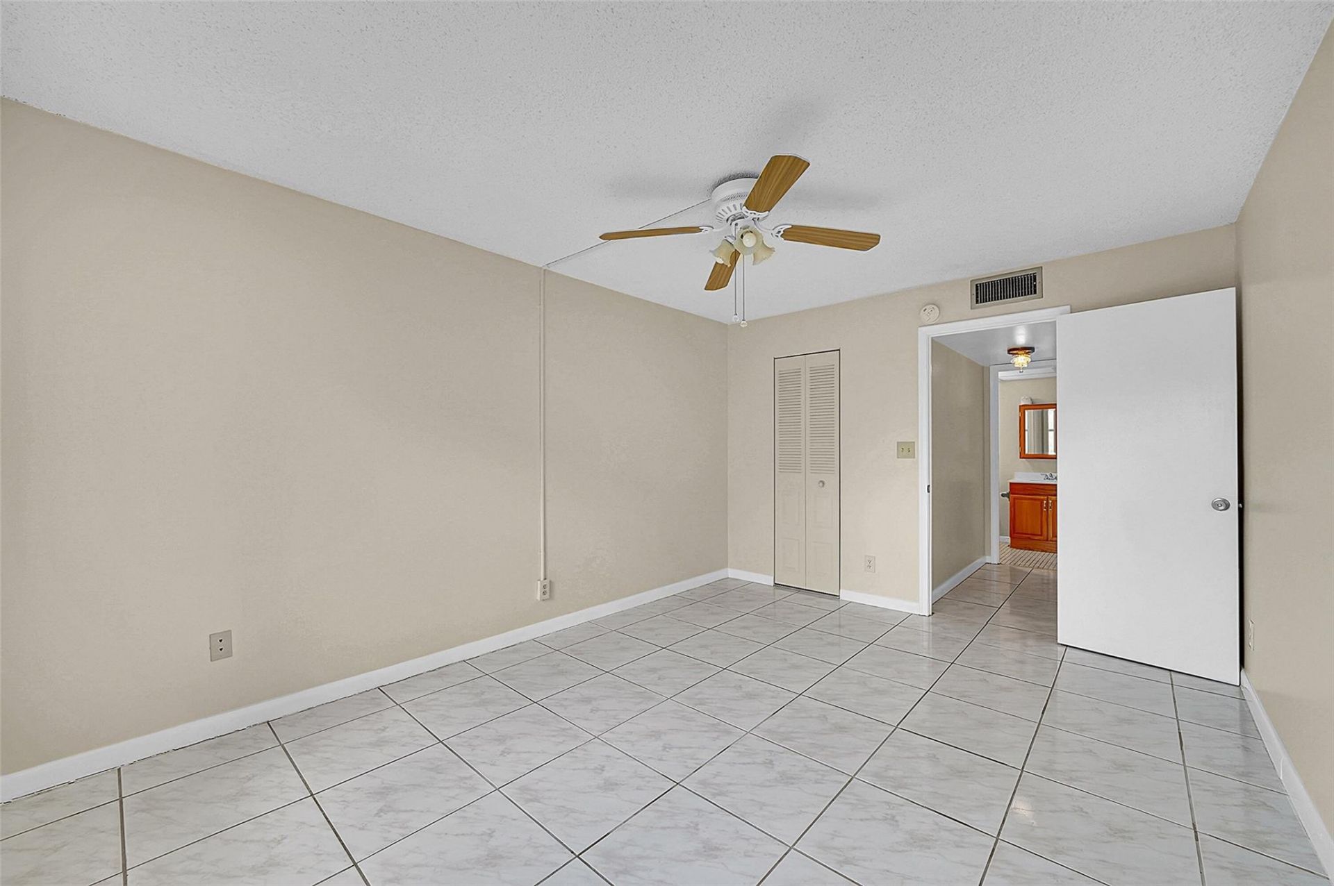 9460 Sunrise Lakes Boulevard, Unit 106, Sunrise, FL 33322 Photo