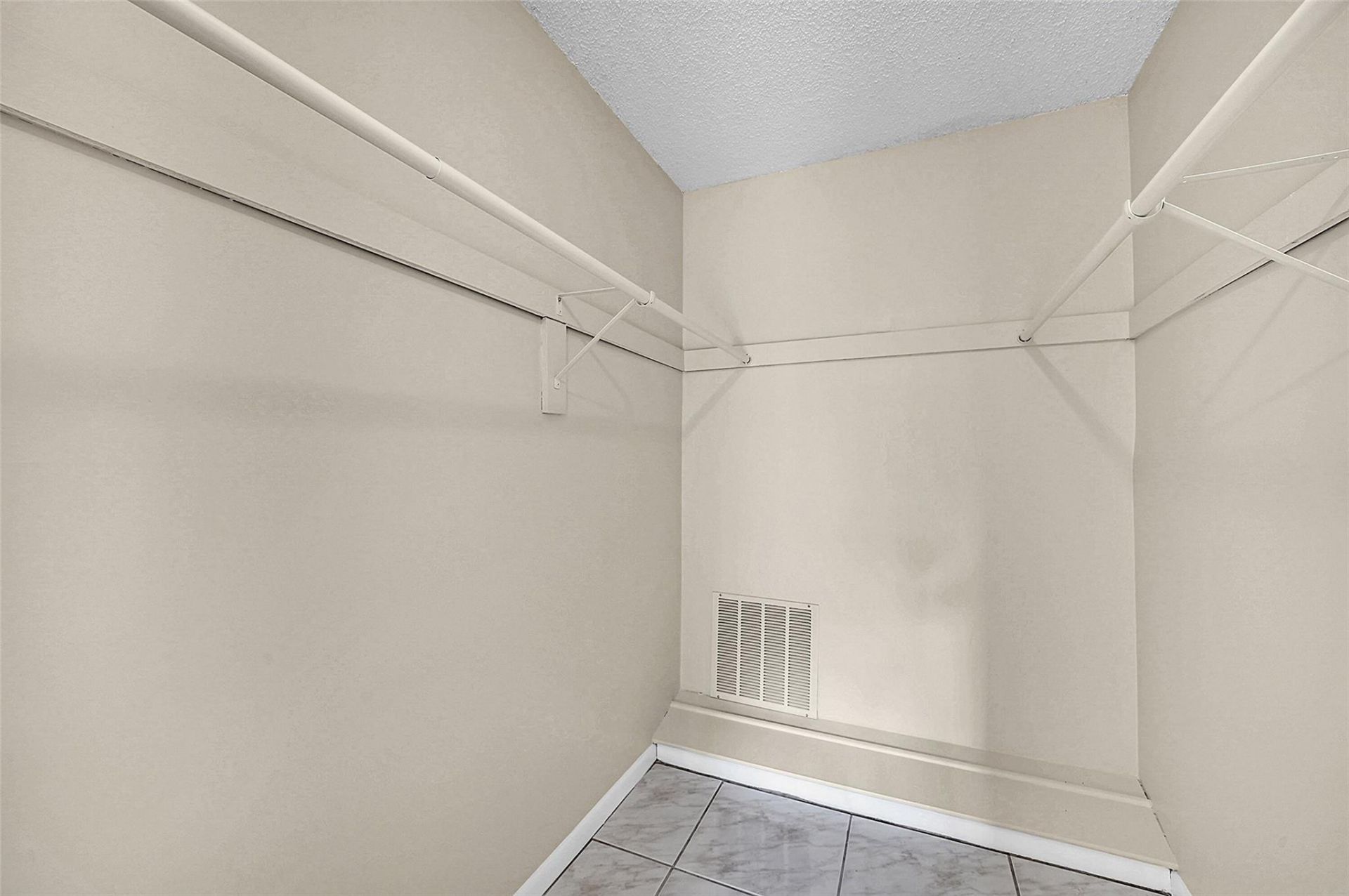 9460 Sunrise Lakes Boulevard, Unit 106, Sunrise, FL 33322 Photo