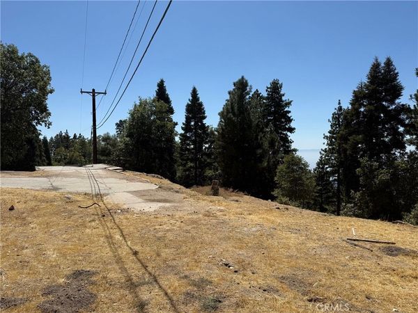 10 Winding Way, Running Springs, CA 92382