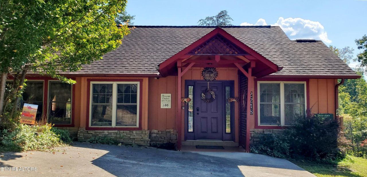 2218 Village Summit Drive, Sevierville, TN 37862 Main Photo