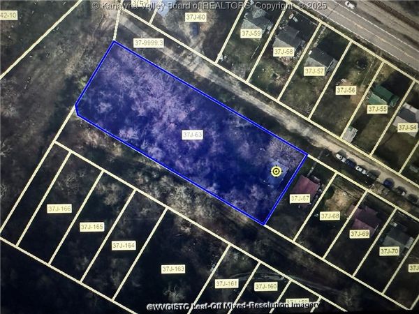 53 Cemetery Lane, Mount Carbon, WV 25139