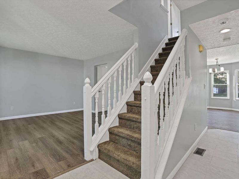 6037 Carmell Drive, Columbus, OH 43228 Photo 3