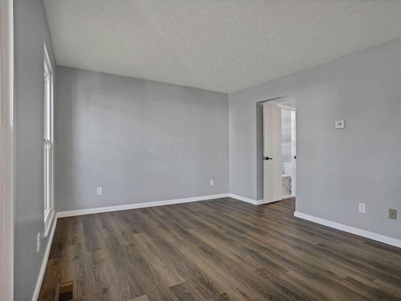 6037 Carmell Drive, Columbus, OH 43228 Photo 4