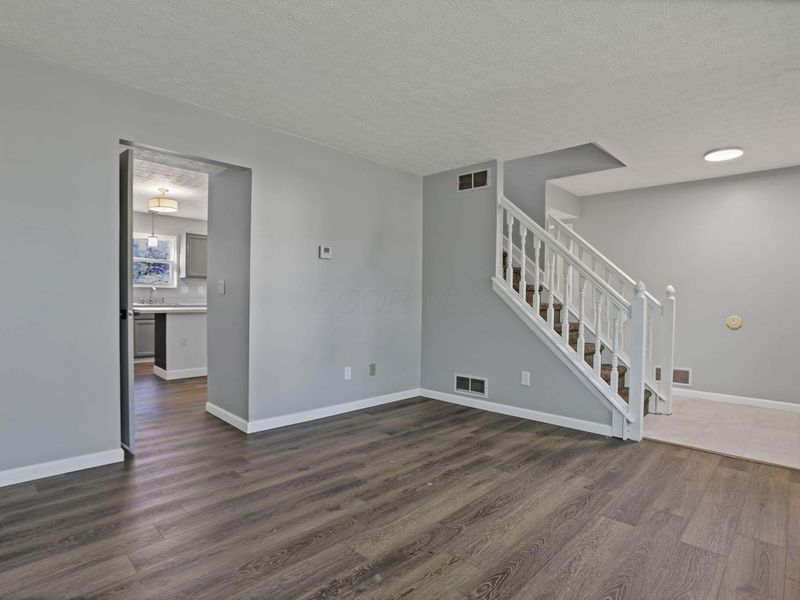 6037 Carmell Drive, Columbus, OH 43228 Photo 6