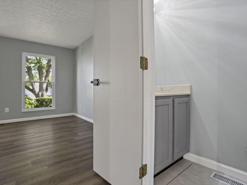 6037 Carmell Drive, Columbus, OH 43228 Photo 7