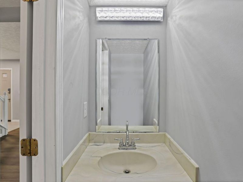 6037 Carmell Drive, Columbus, OH 43228 Photo 8