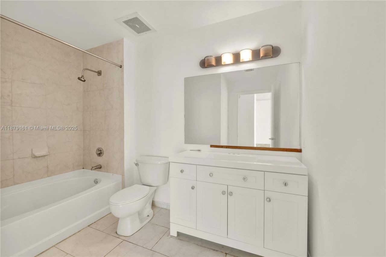 234 NE 3rd St, Unit 601, Miami, FL 33132 Photo