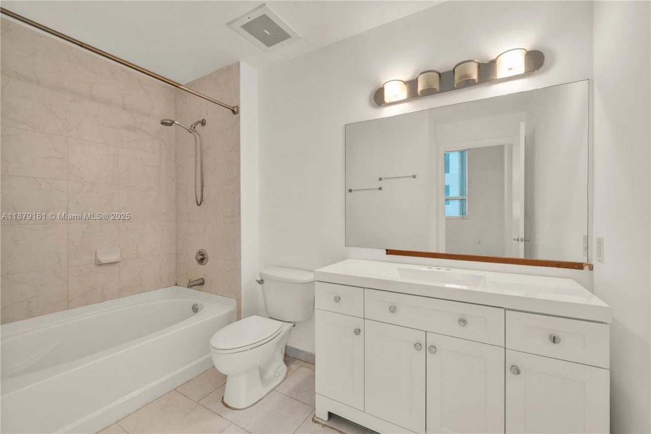 234 NE 3rd St, Unit 601, Miami, FL 33132 Photo