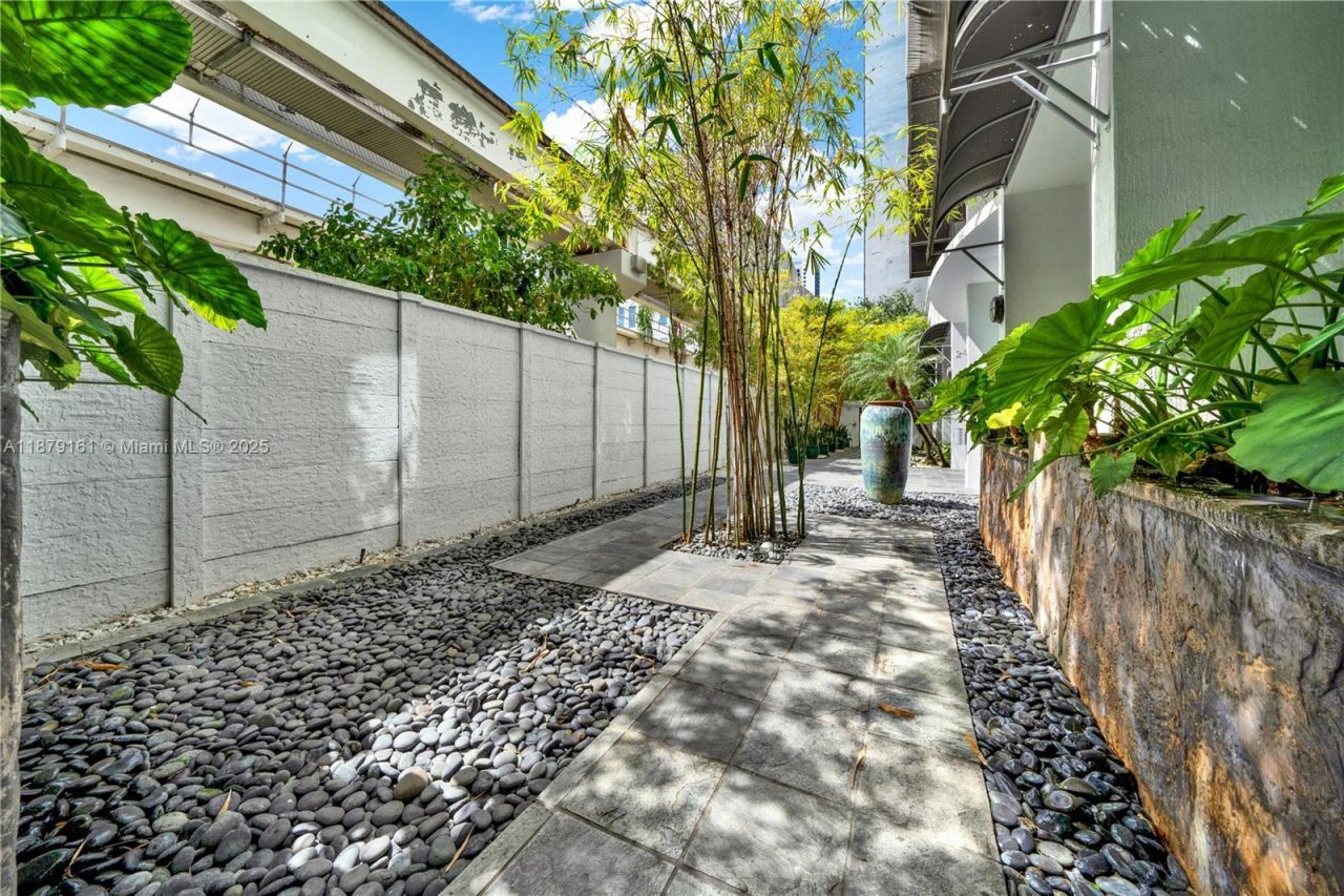 234 NE 3rd St, Unit 601, Miami, FL 33132 Photo