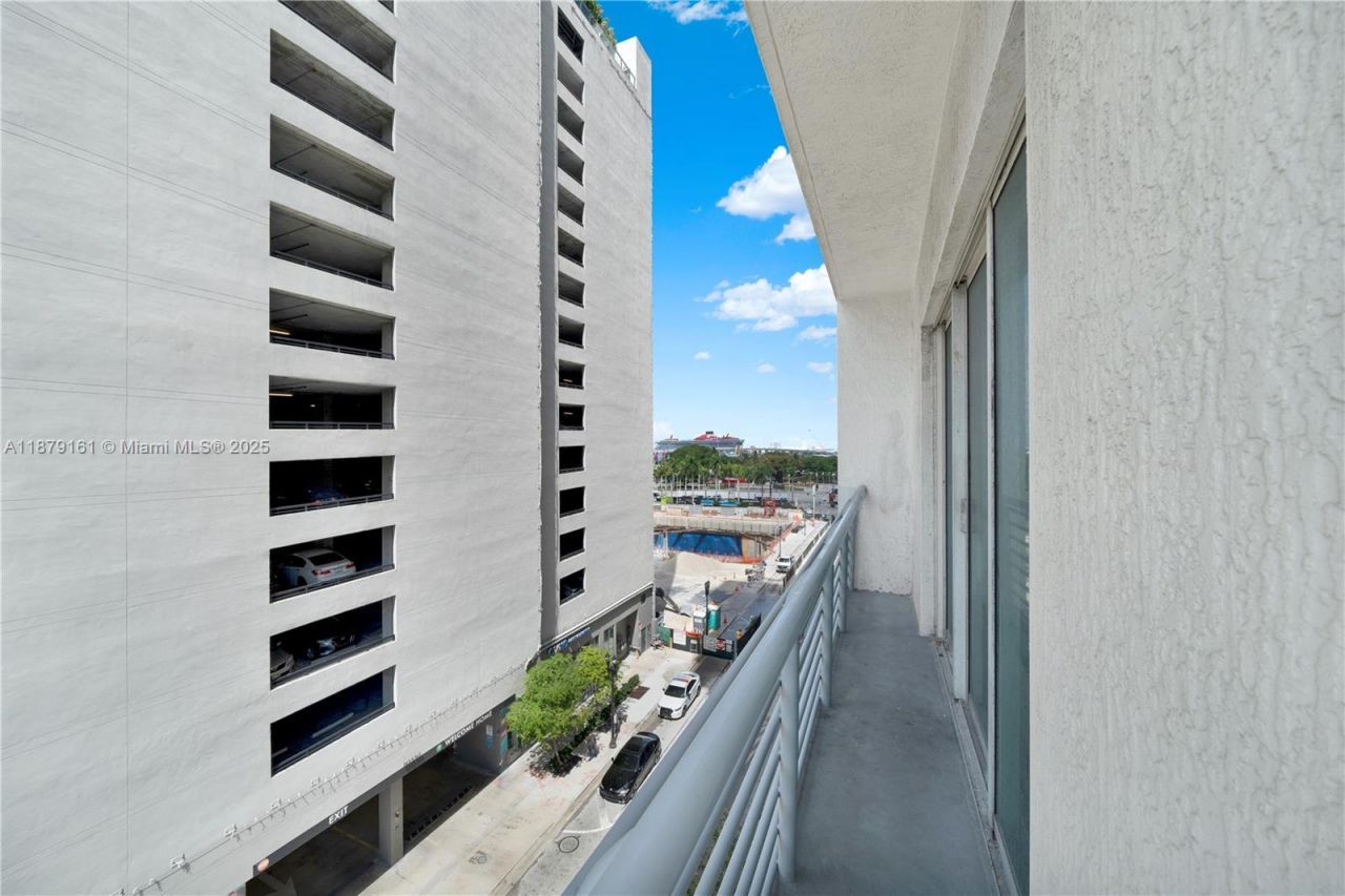 234 NE 3rd St, Unit 601, Miami, FL 33132 Photo