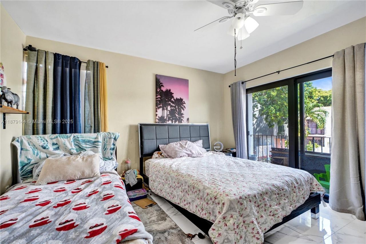 2419 NW 11th St, Unit 21-D, Miami, FL 33125 Photo