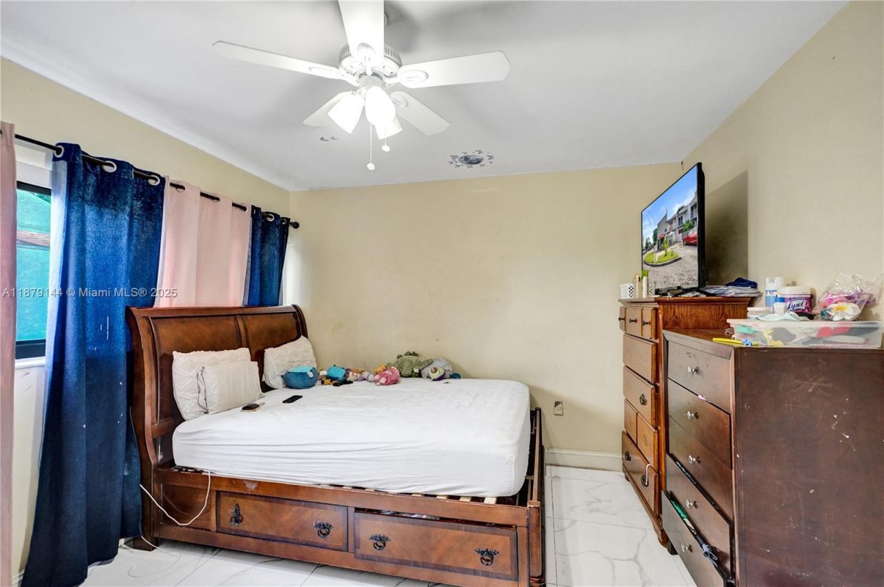 2419 NW 11th St, Unit 21-D, Miami, FL 33125 Photo