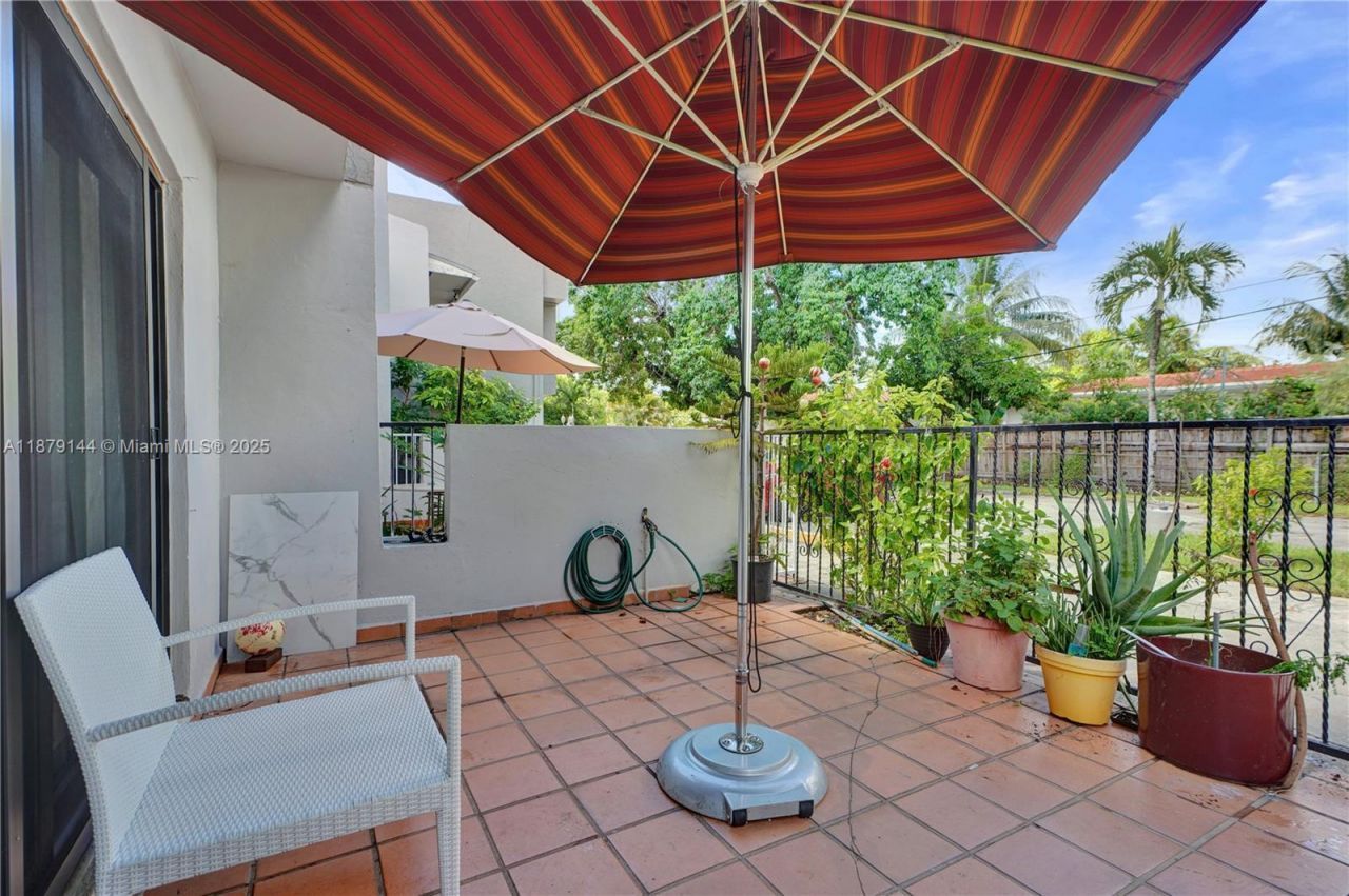 2419 NW 11th St, Unit 21-D, Miami, FL 33125 Photo