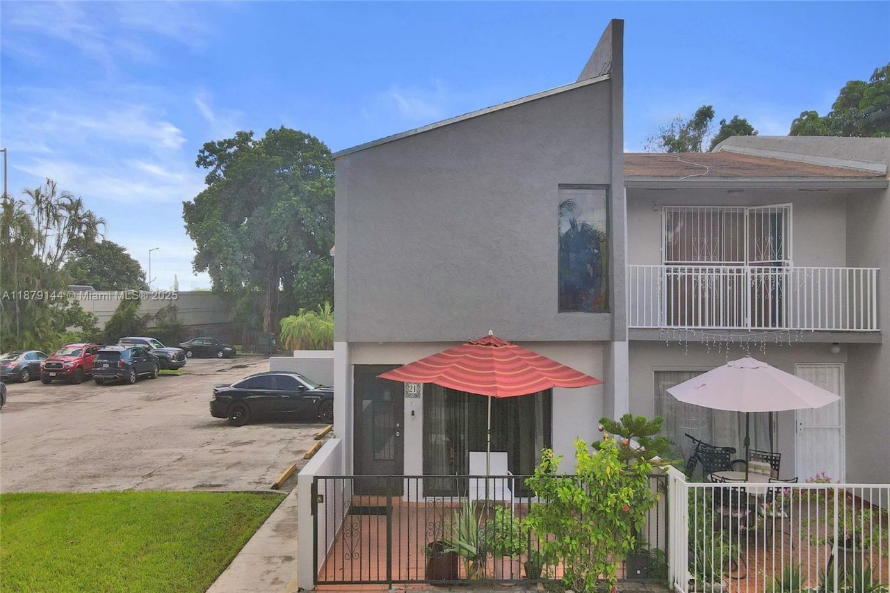 2419 NW 11th St, Unit 21-D, Miami, FL 33125 Photo