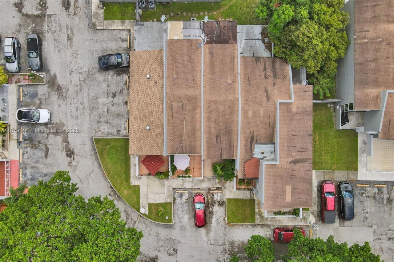 2419 NW 11th St, Unit 21-D, Miami, FL 33125 Photo