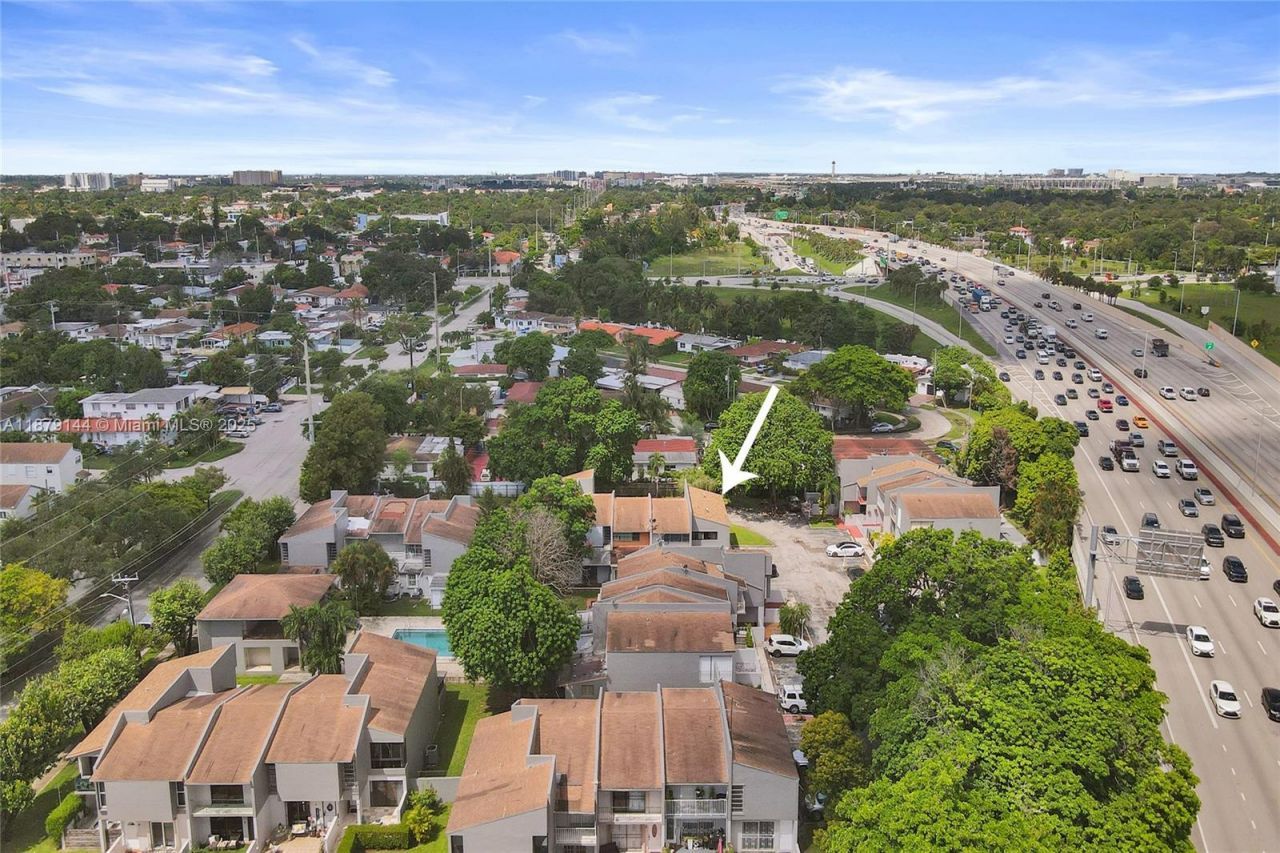 2419 NW 11th St, Unit 21-D, Miami, FL 33125 Photo