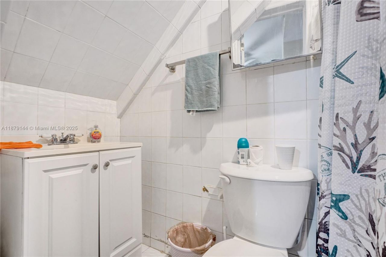 2419 NW 11th St, Unit 21-D, Miami, FL 33125 Photo