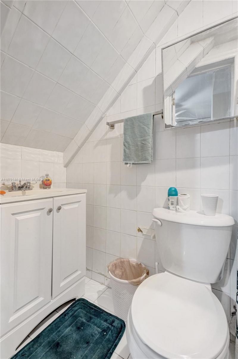 2419 NW 11th St, Unit 21-D, Miami, FL 33125 Photo