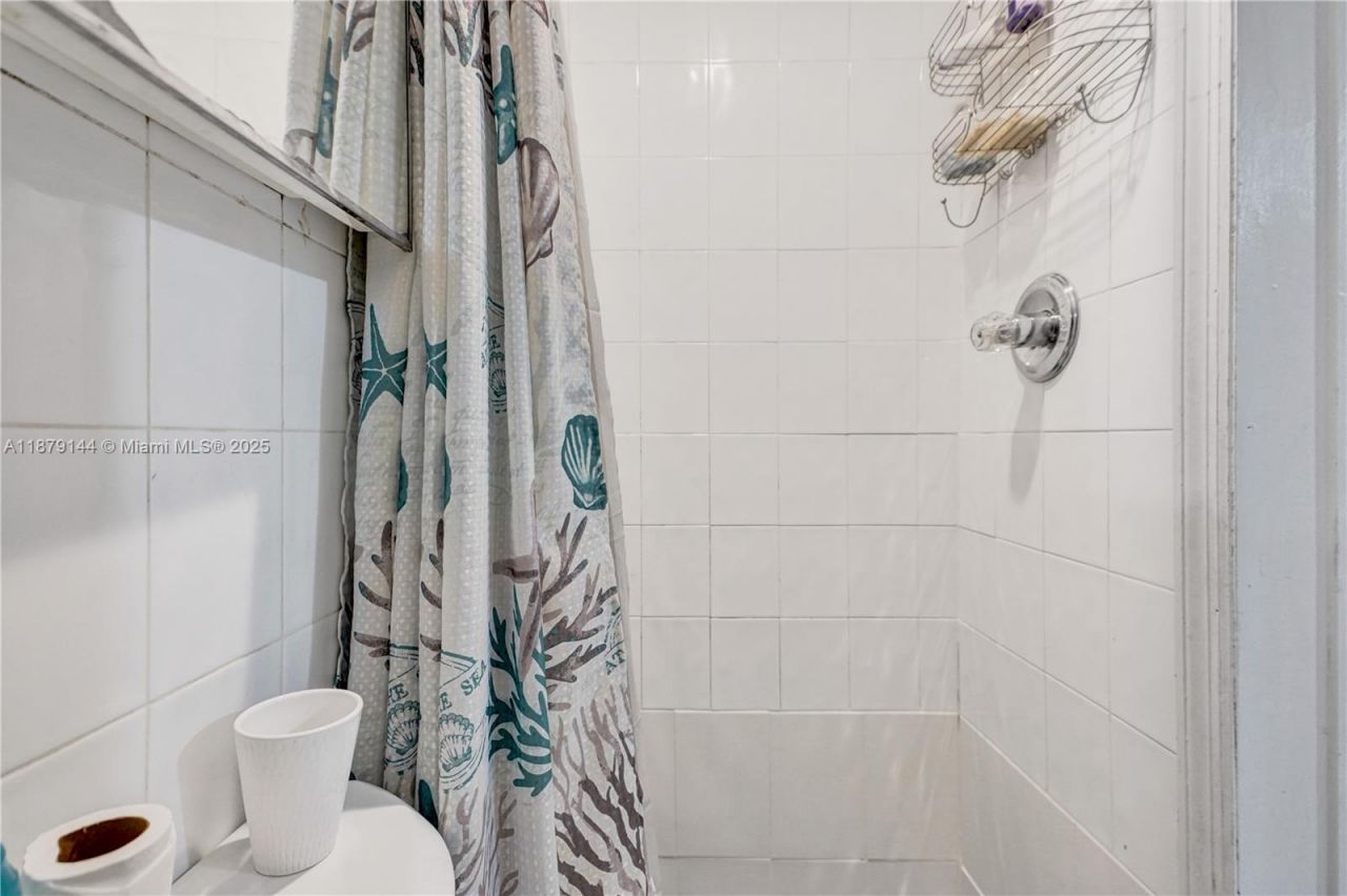 2419 NW 11th St, Unit 21-D, Miami, FL 33125 Photo