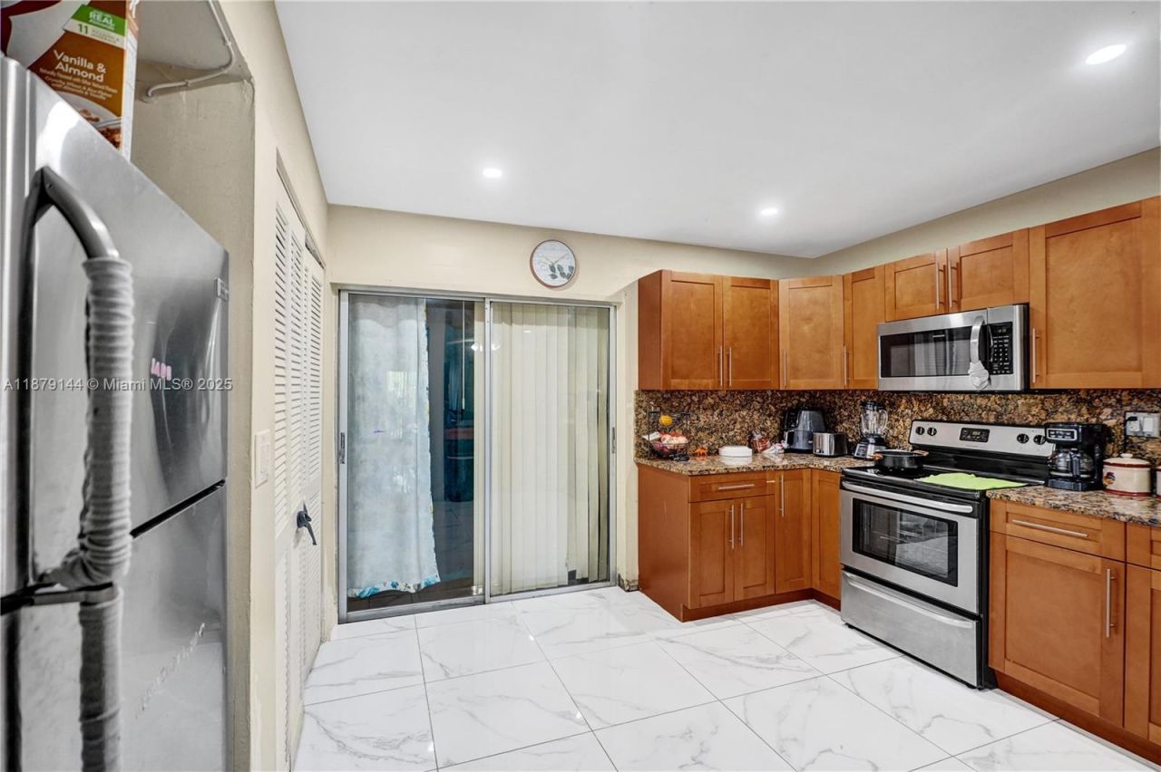 2419 NW 11th St, Unit 21-D, Miami, FL 33125 Photo