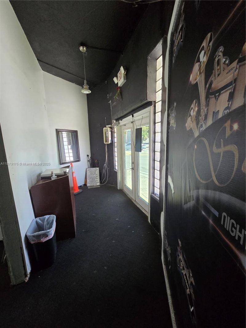 6051 SW 8th St, Miami, FL 33144 Photo