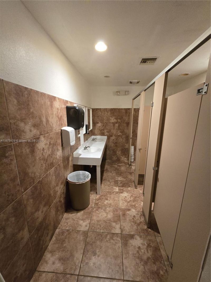 6051 SW 8th St, Miami, FL 33144 Photo