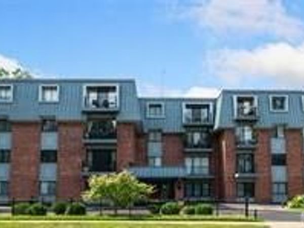 450 W Adams Avenue, Unit 18, Kirkwood, MO 63122
