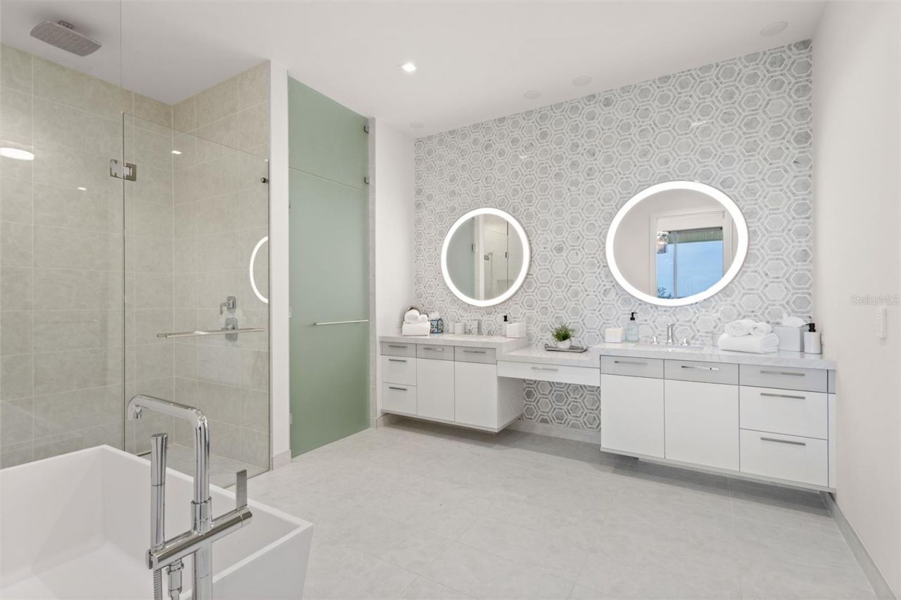 1581 Gulf Of Mexico Drive, Unit 507, Longboat Key, FL 34228 Photo