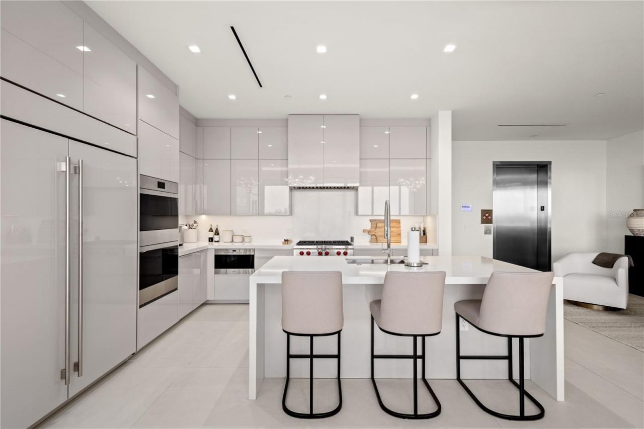 1581 Gulf Of Mexico Drive, Unit 507, Longboat Key, FL 34228 Photo