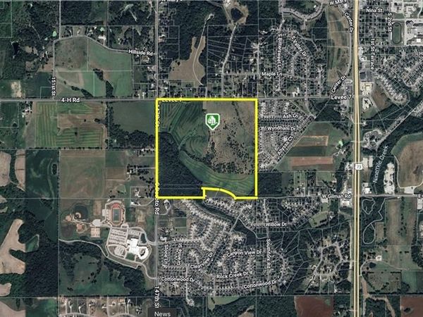 811 4-H Road, Lansing, KS 66043