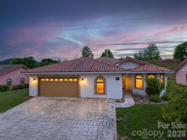 39 Pacifico Drive, Asheville, NC 28806