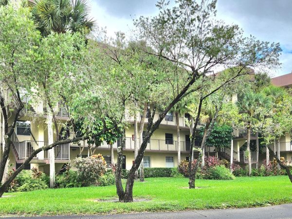 3301 NW 47th Terrace, Unit 403, Lauderdale Lakes, FL 33319