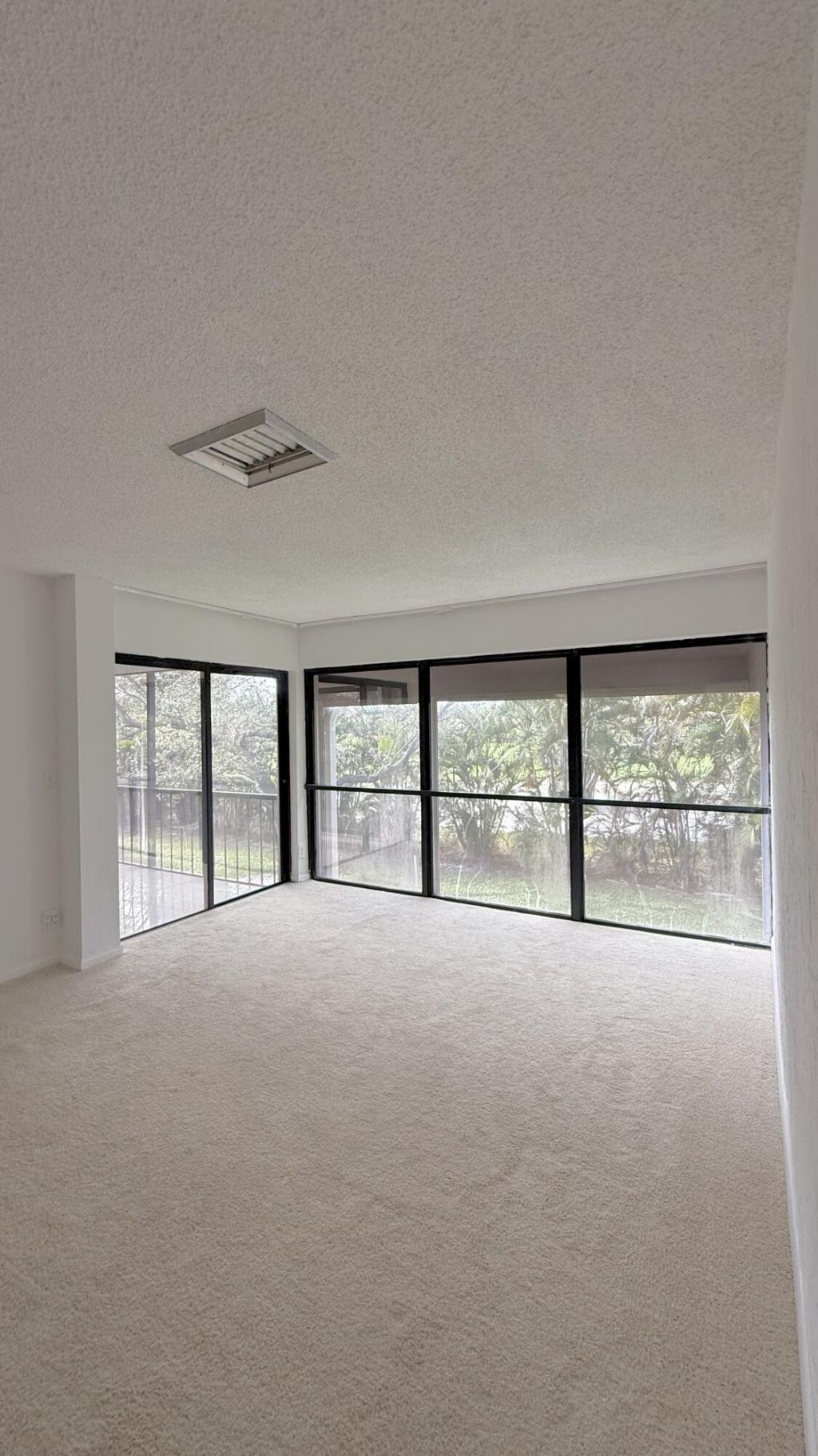 1739 Embassy Drive, Unit 202, West Palm Beach, FL 33401 Photo