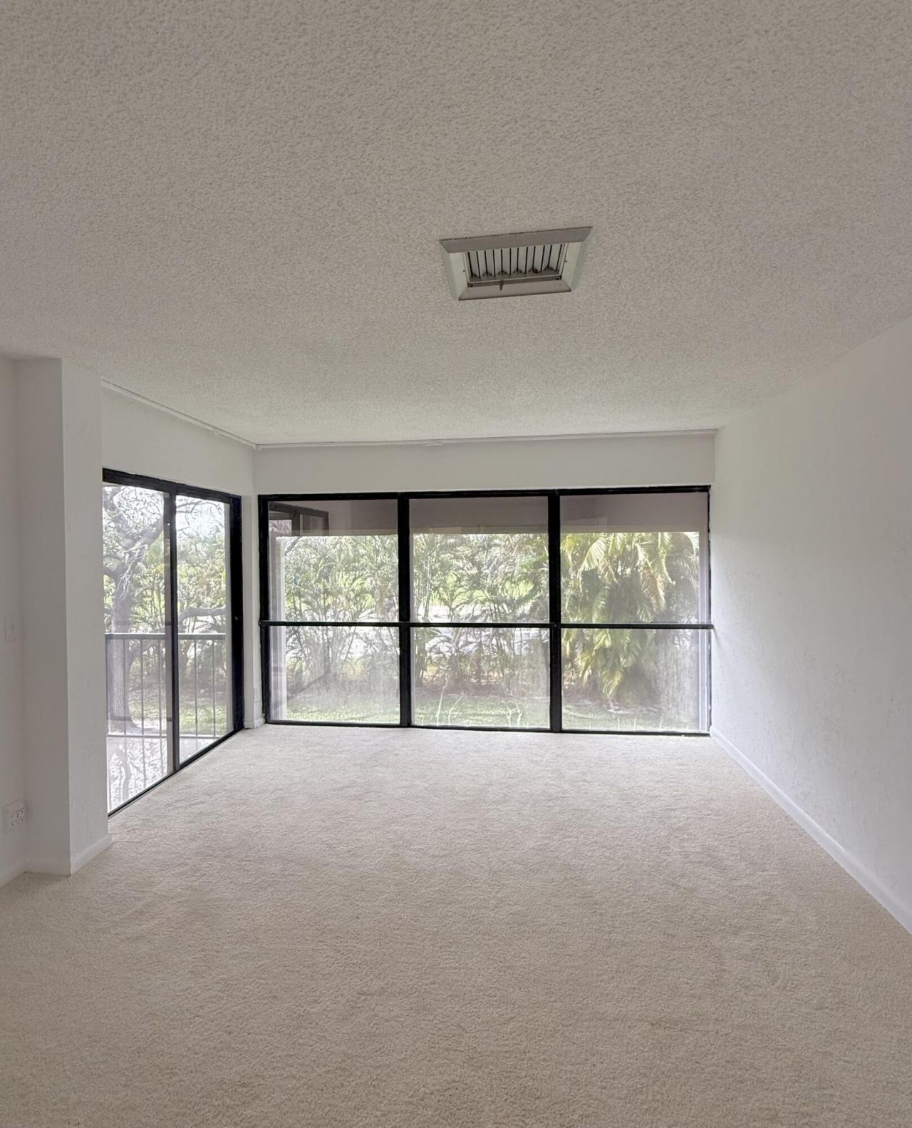 1739 Embassy Drive, Unit 202, West Palm Beach, FL 33401 Photo