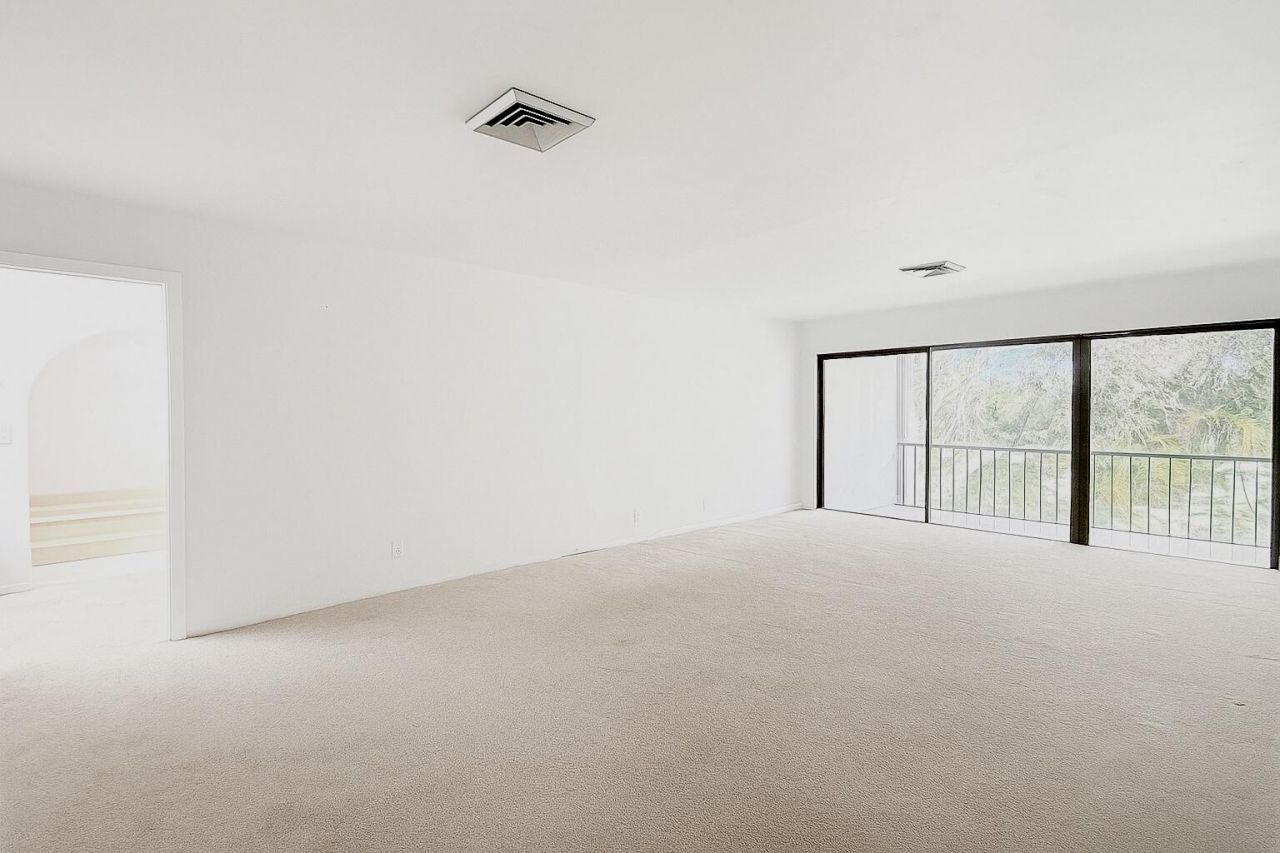 1739 Embassy Drive, Unit 202, West Palm Beach, FL 33401 Photo