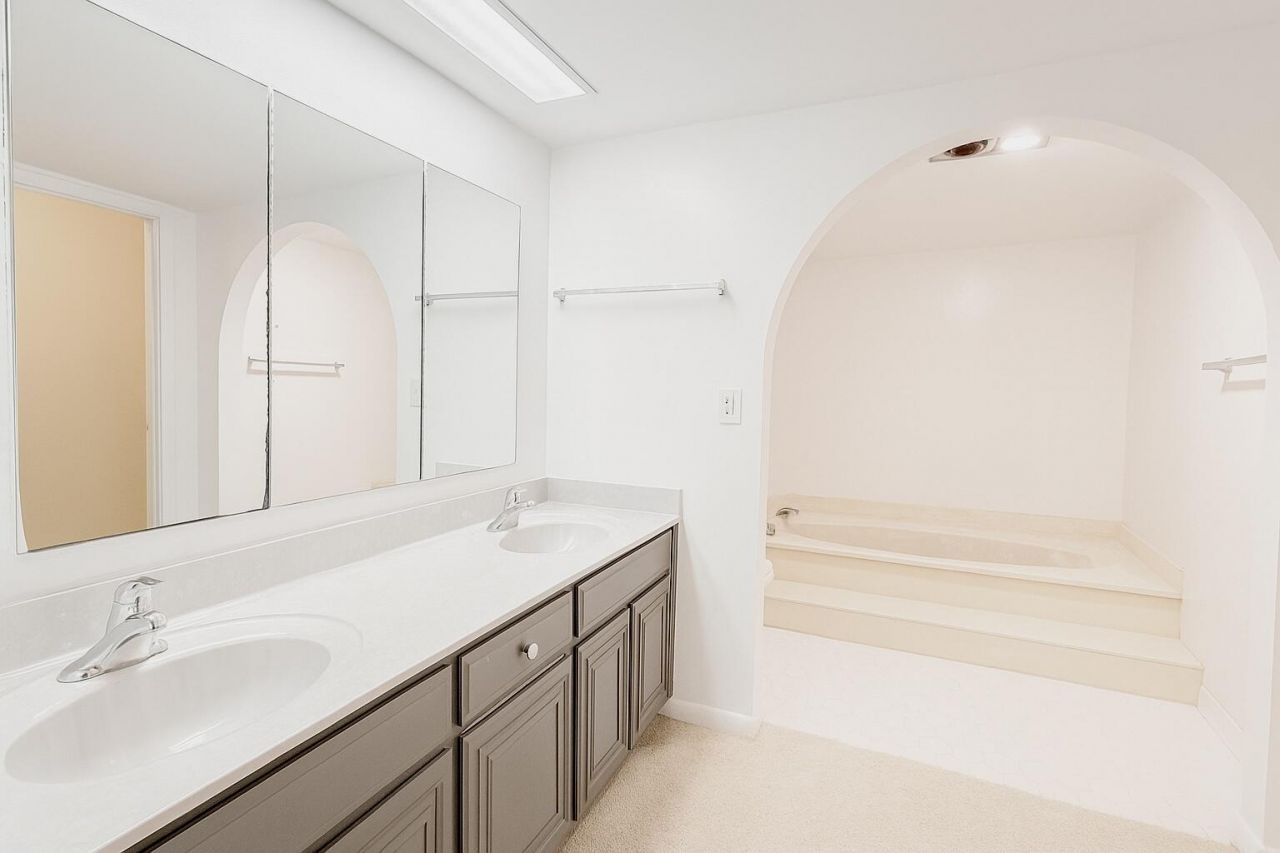 1739 Embassy Drive, Unit 202, West Palm Beach, FL 33401 Photo