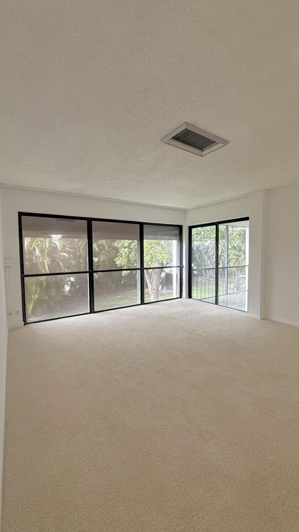 1739 Embassy Drive, Unit 202, West Palm Beach, FL 33401 Photo